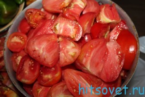 нарезать помидоры