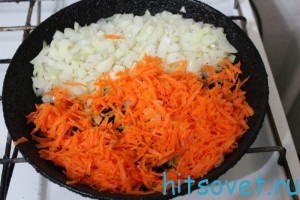 обжарить морковку