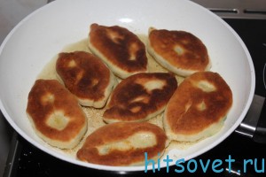 жарим пирожки с картошкой