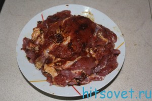 натереть мясо соусом