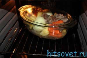 запекать телятину с овощами