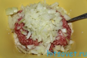 добавить лук в фарш