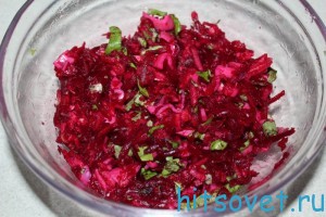 салат из кальмаров с яблоками и свеклой