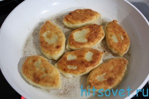 жареные пирожки с картошкой