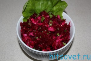 Салат из кальмаров с яблоками и свеклой