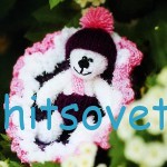 Вязаный мишка в люльке