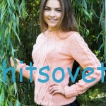 Персиковый пуловер спицами