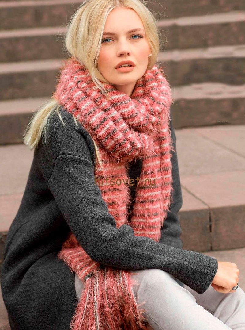 Модные вязаные шарфы для женщин - 72 фото