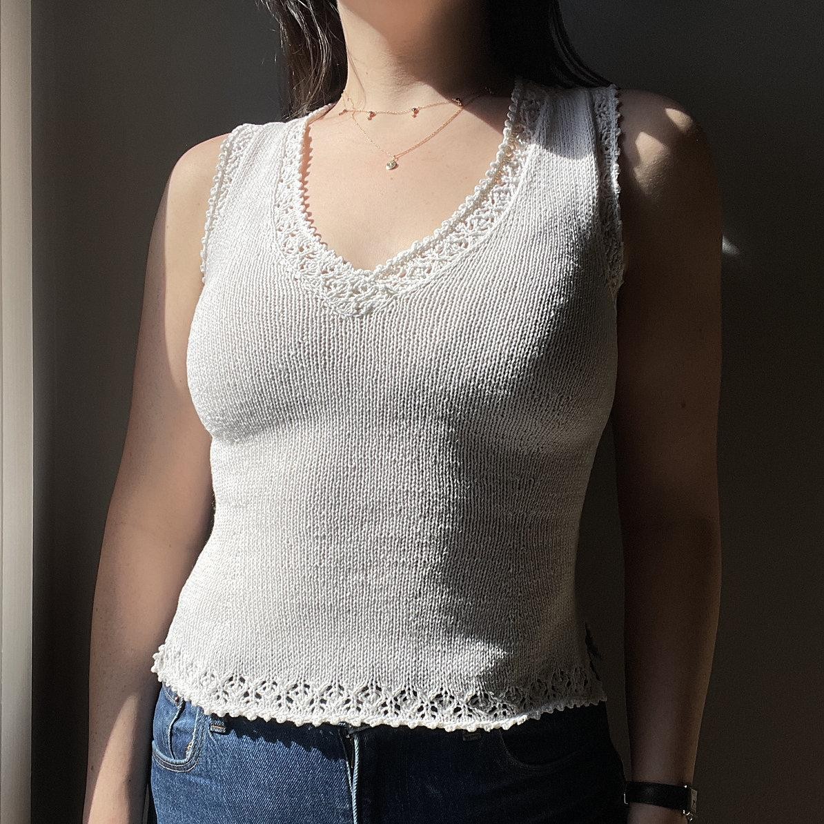 Ophelia Tank & Top — женский топ, майка и джемпер спицами с кружевной отделкой Ophelia Tank & Top — женский топ, майка и джемпер спицами с кружевной отделкой