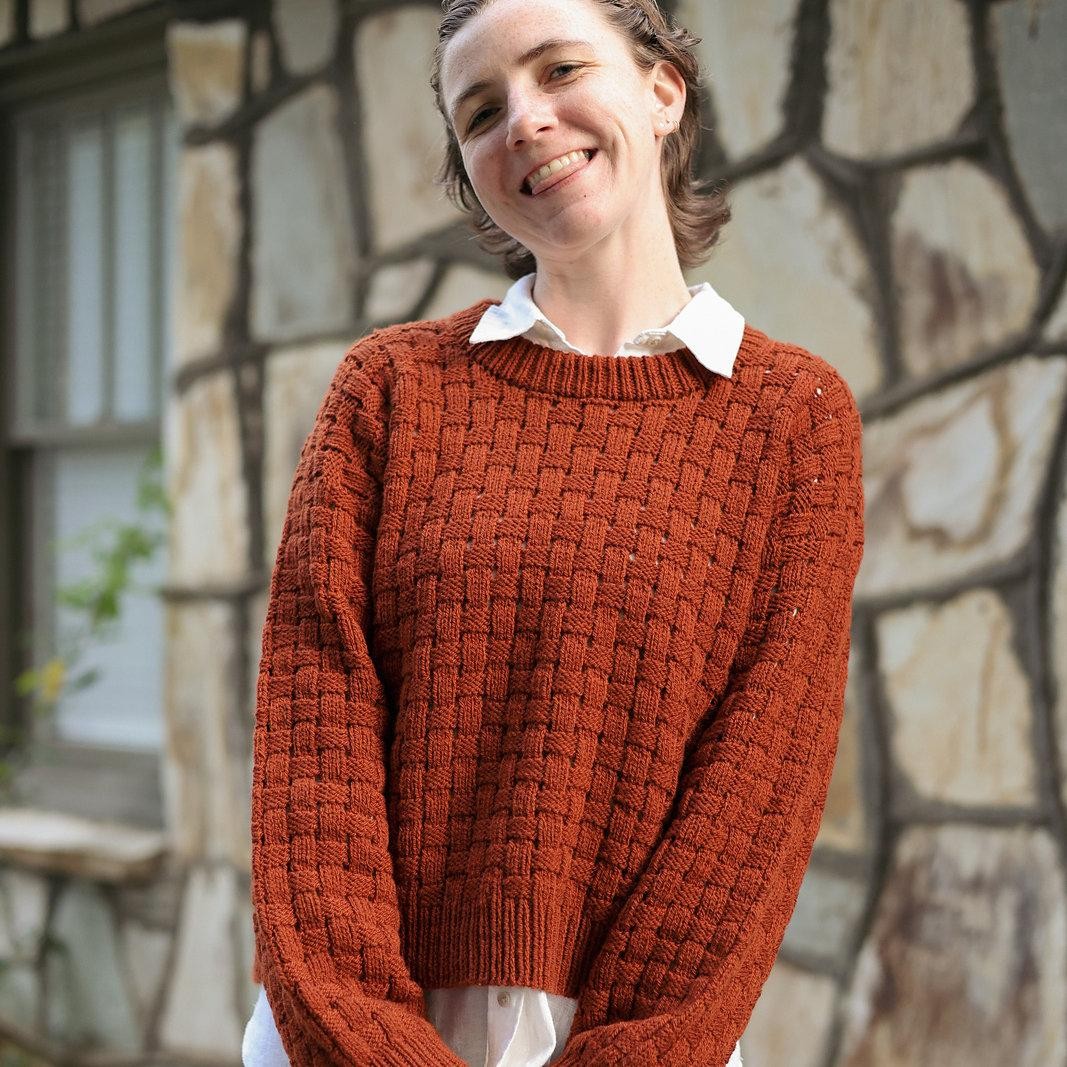 Изящный пуловер Willow Pullover спицами, схемы и описание вязания