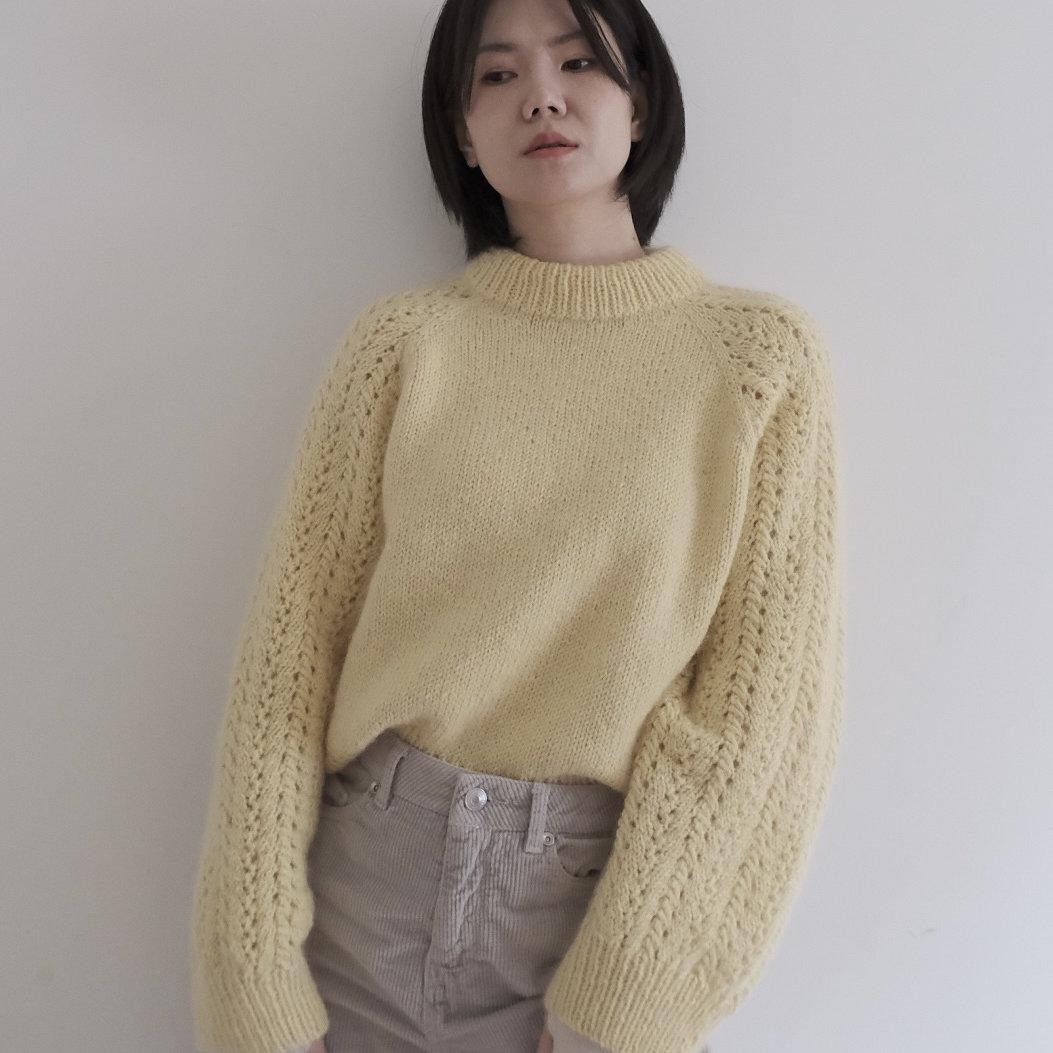 Limonata Sweater — женский пуловер спицами с ажурными рукавами