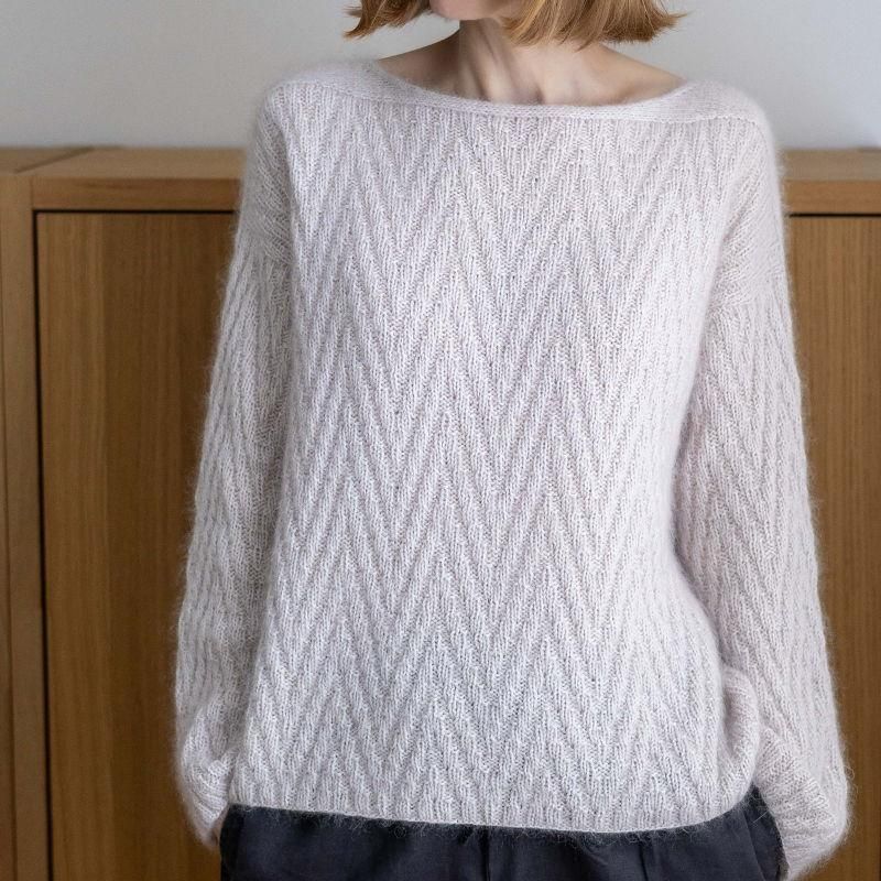 Свитер Halla Sweater спицами сверху с узором шеврон